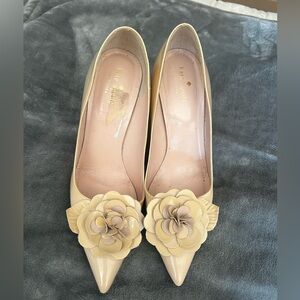 Kate Spade Nude flower detail pumps